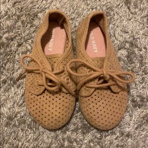 Old navy Toddler shoes size 6.